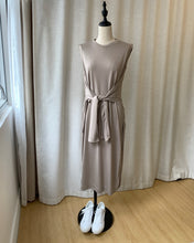 Load image into Gallery viewer, 杏色背心裙連手袖
